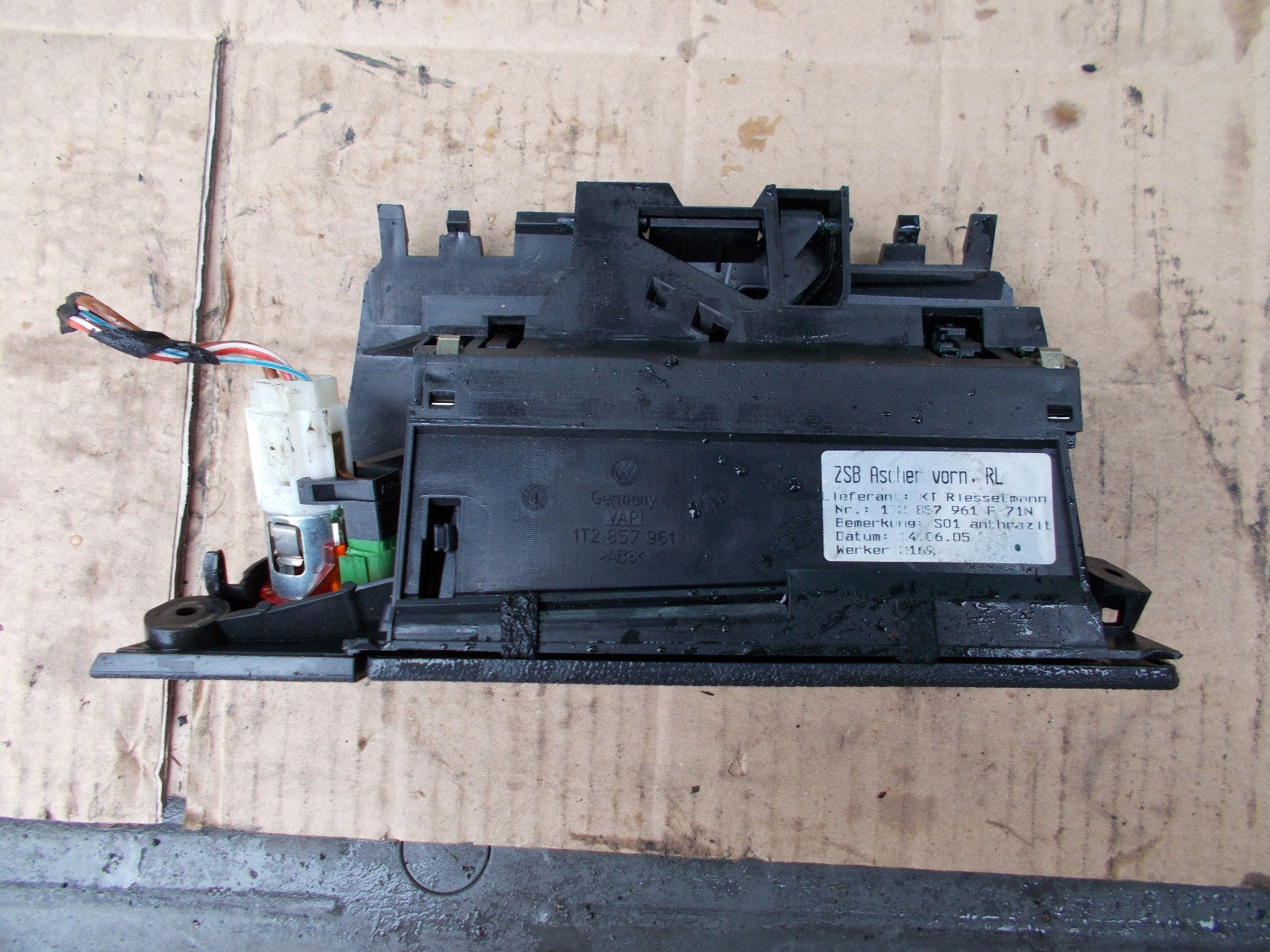 2009 VW TOURAN FRONT ASHTRAY 1T2857961