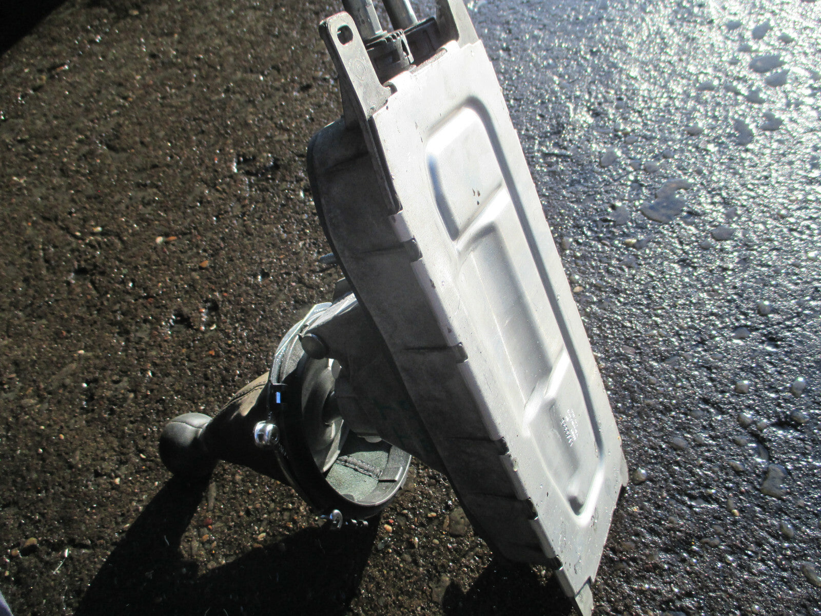 AUDI TT MK2 2012 MANUAL 6 SPEED GEARSTICK & LINAKGES 8J0711049B