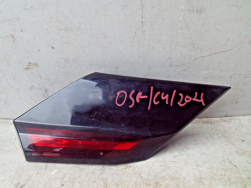 2021 CITROEN C4 MK3 OSR DRIVING SIDE REAR LIGHT REFLECTOR ON TAILGATE 9835109680