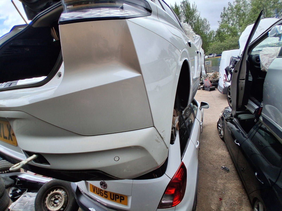 2023 DS AUTOMOBILES DS4 HATCH PERFORMNCE LNE+ PTECH REAR BUMPER WHITE