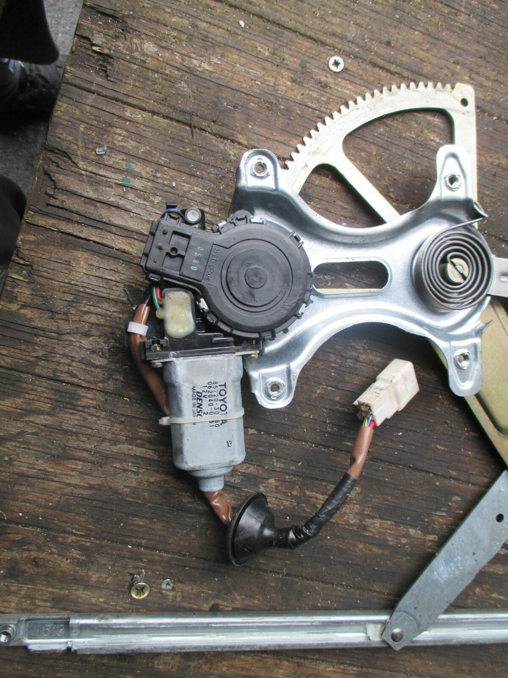 LEXUS GS300 1998 MK2 NSF FRONT PASSENGER SIDE WINDOW REGULATOR MOTOR 8572030280