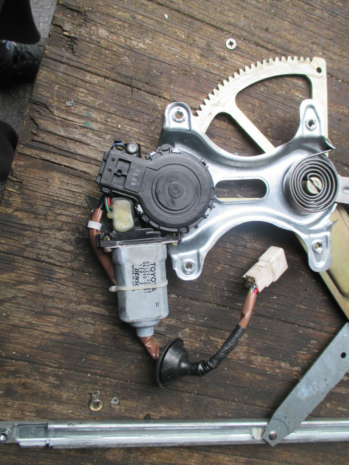 LEXUS GS300 1998 MK2 NSF FRONT PASSENGER SIDE WINDOW REGULATOR MOTOR 8572030280
