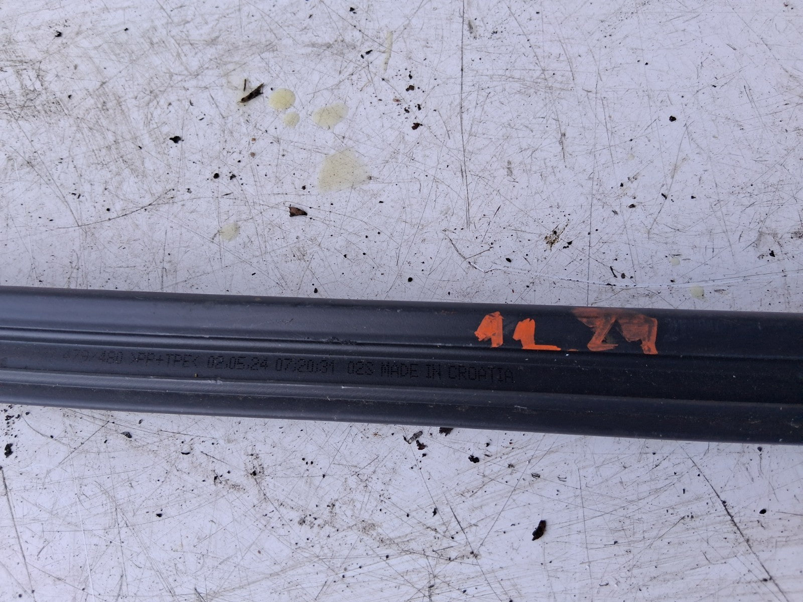2024 AUDI A1 S LINE MK2 NSF PASSENGER SIDE FRONT GLASS TRIM APERTURE SEAL