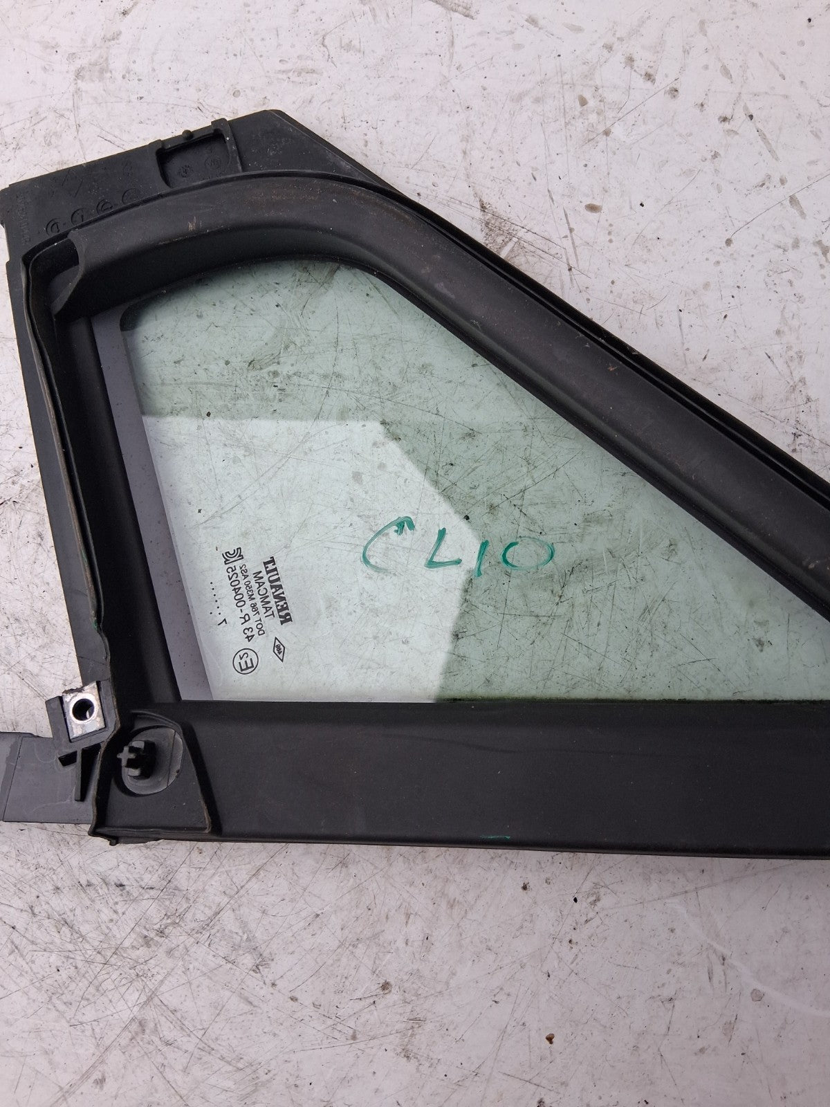2017 RENAULT CLIO FRONT RIGHT DRIVER OFF SIDE OSF QUATER WINDOW 43R004025