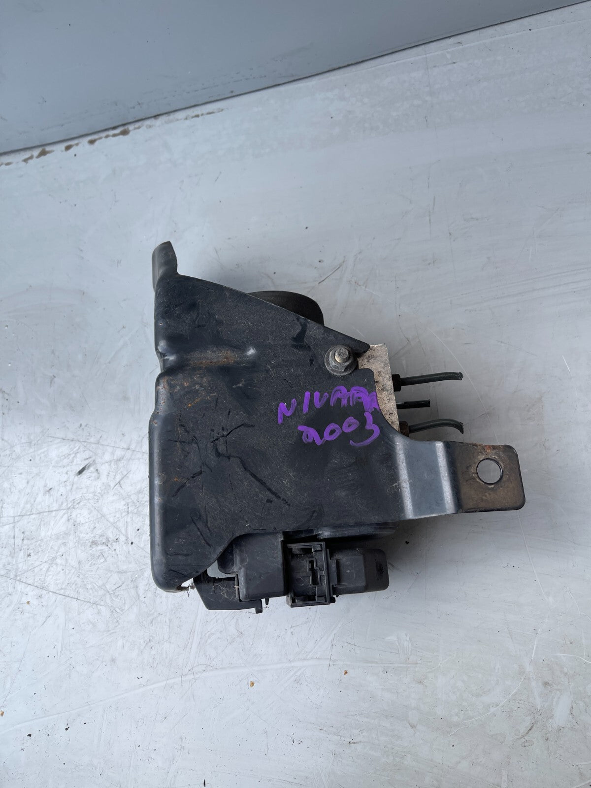 2003 NISSAN NAVARA ABS PUMP AND CONTROL MODULE