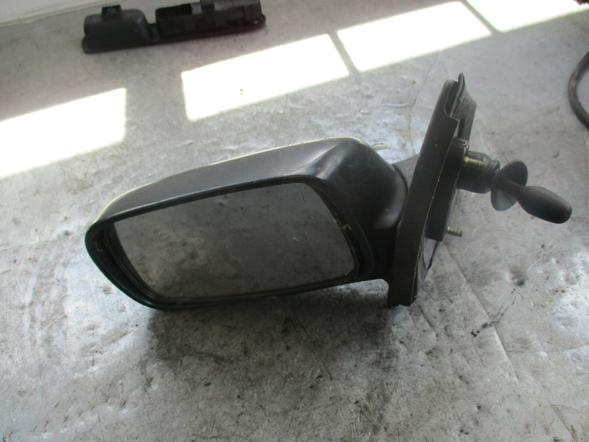 TOYOTA YAIRS MK1 NS PASSENGER SIDE WING MIRROR MANUAL BLACK