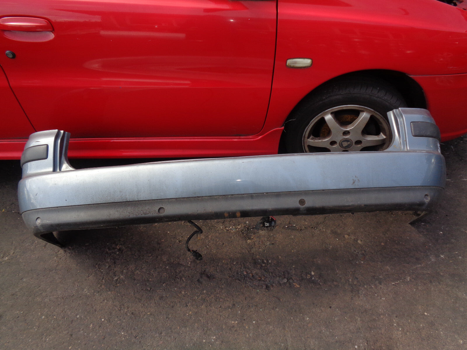 FORD GALAXY 2000 COMPLETE REAR BACK PLASTIC BUMPER  & RUBBING STRIPS BLUE SILVER