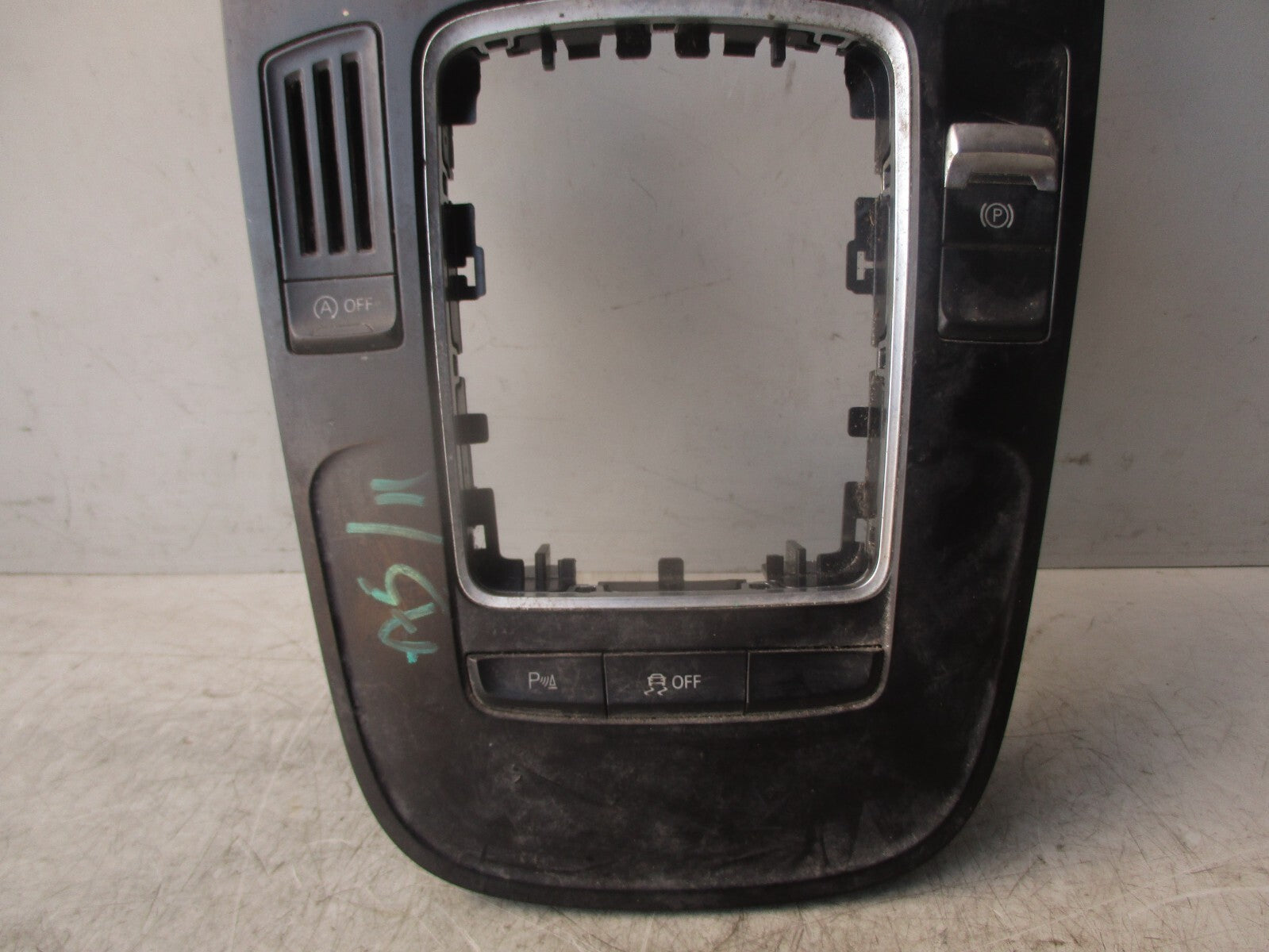 2011 AUDI A5 8T CENTRE CONSOLE GEARSTICK SHIFTER SURROUND TRIM 8K0864261
