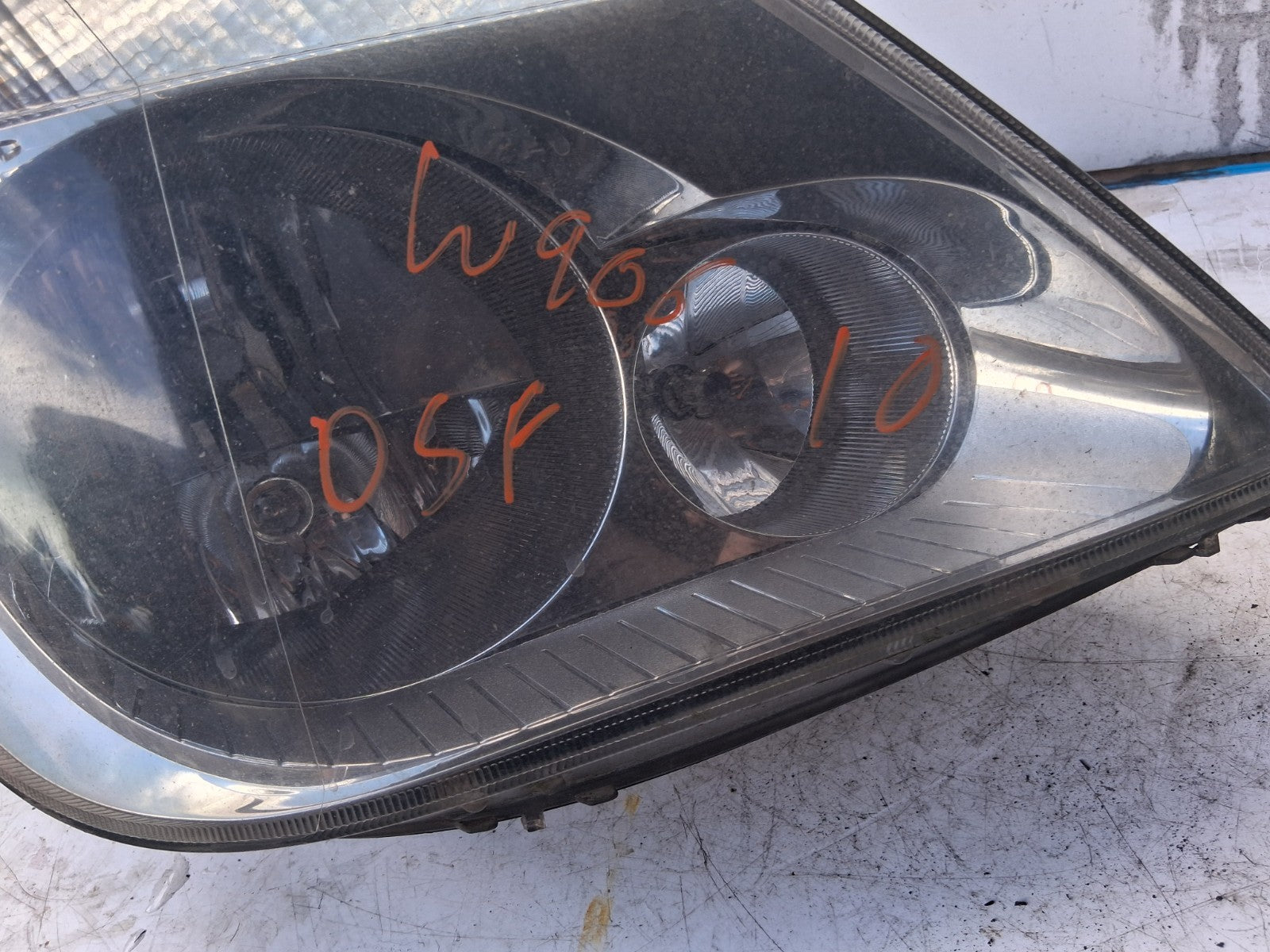 2010 MERCEDES BENZ SPRINTER W907 OSF DRIVER SIDE FRONT HEADLIGHT A9068200461