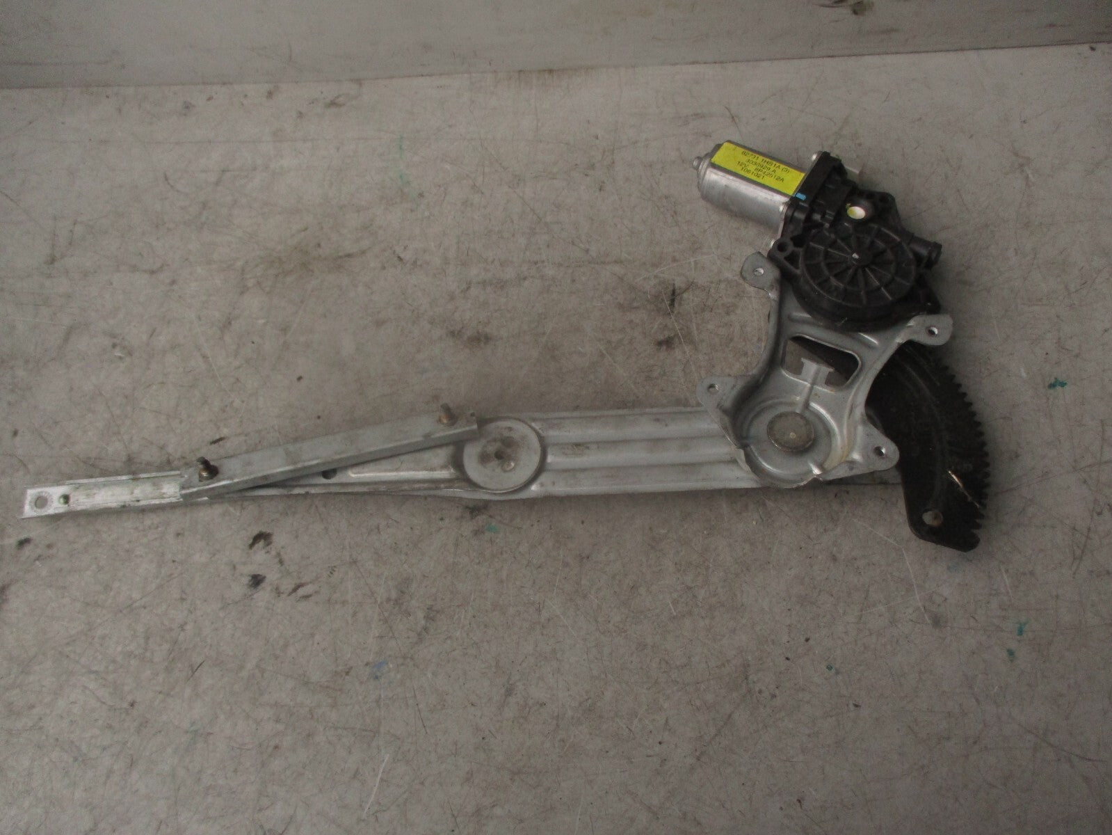 2014 NISSAN MICRA NSF PASSENGER SIDE FRONT WINDOW REGULATOR AND MOTOR 827311HB1A