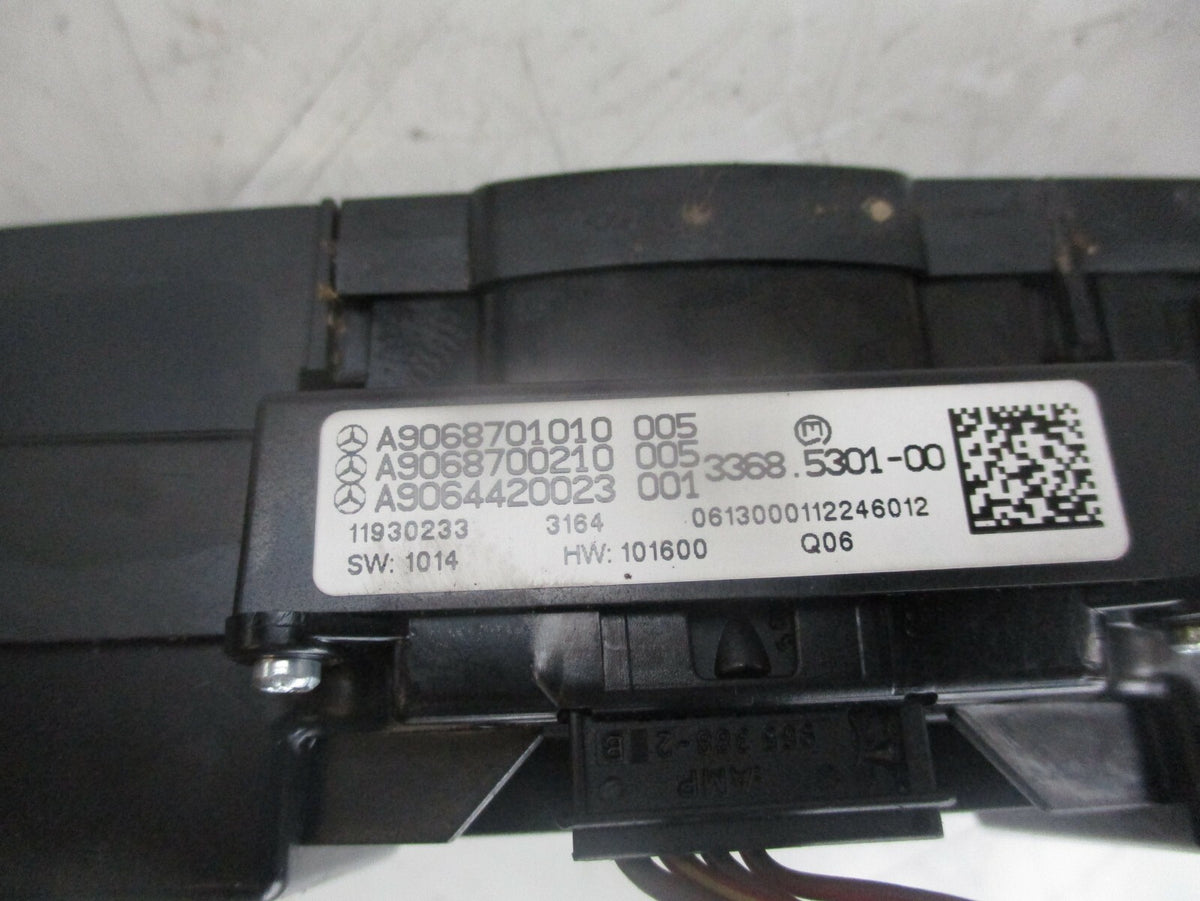 MERCEDES SPRINTER W906 MK2 CENTRE CONSOLE SWITCH HAZARD BUTTON PANEL A9068701010