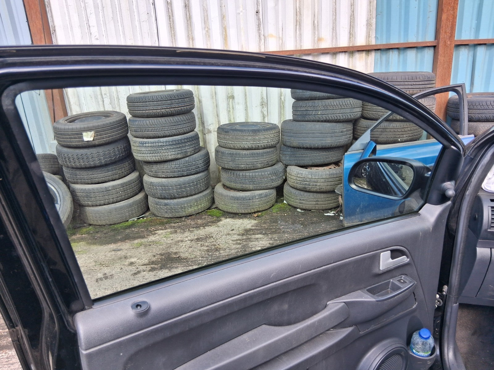 2011 VW VOLKSWAGEN FOX 3 DOOR NS PASSENGER SIDE FRONT LEFT WINDOW GLASS