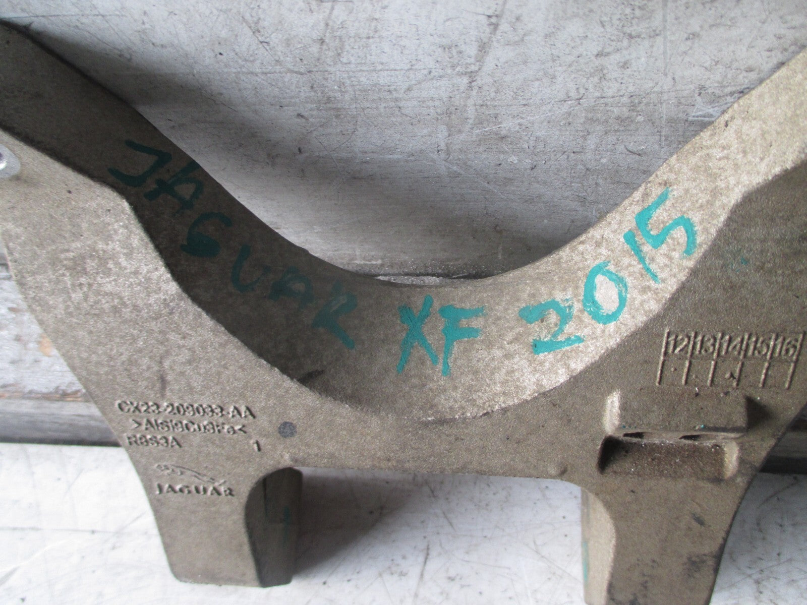 JAGUAR XF 2015 X250 ENGINE MOUNT BRACKET CX23209033AA