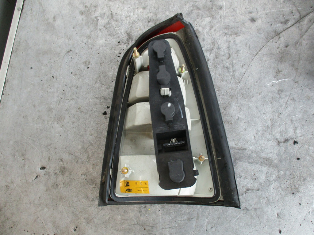 VAUXHALL VECTRA B NSR PASSENGER SIDE REAR LIGHT TAIL LIGHT 0915313
