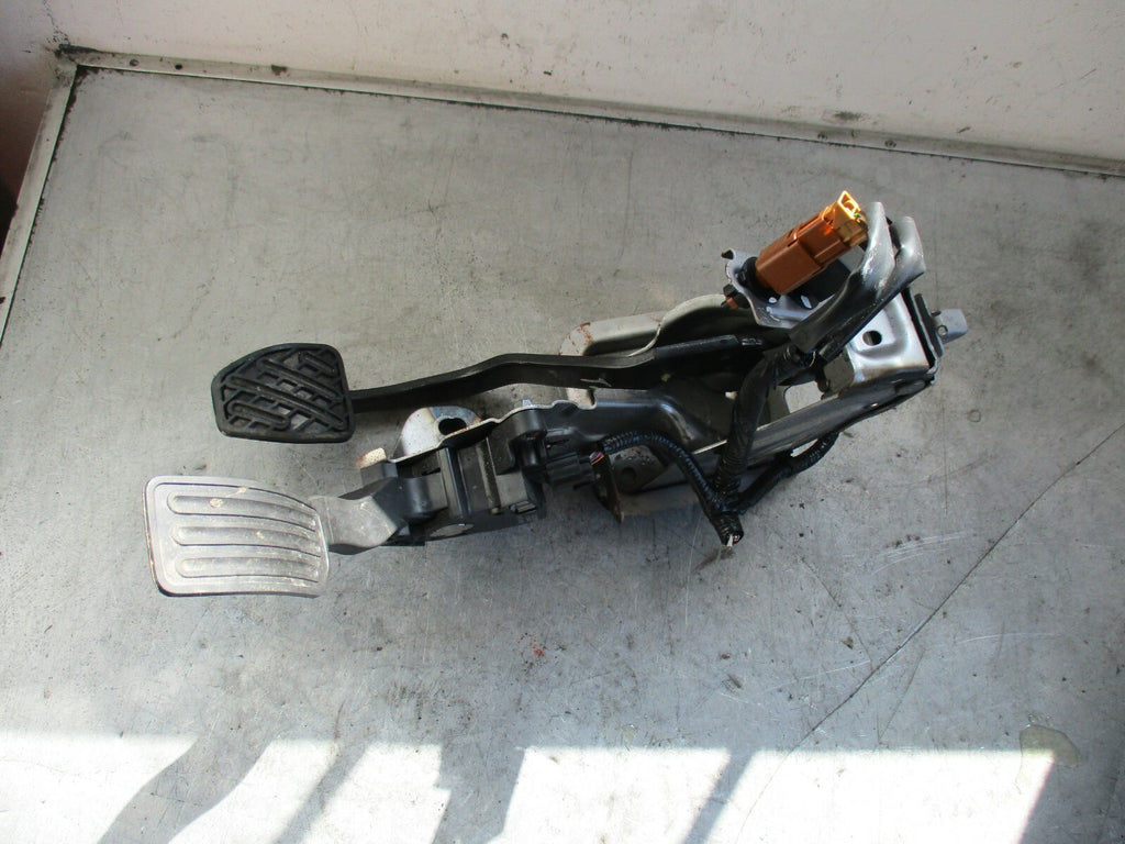 NISSAN JUKE 2016 ACCELERATOR THROTTLE & BRAKE PEDAL SET 180024DA0B