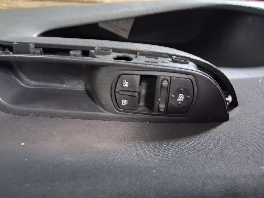 2017 VAUXHALL CORSA E OS DRIVER SIDE FRONT RIGHT WINDOW CONTROL SWITCH