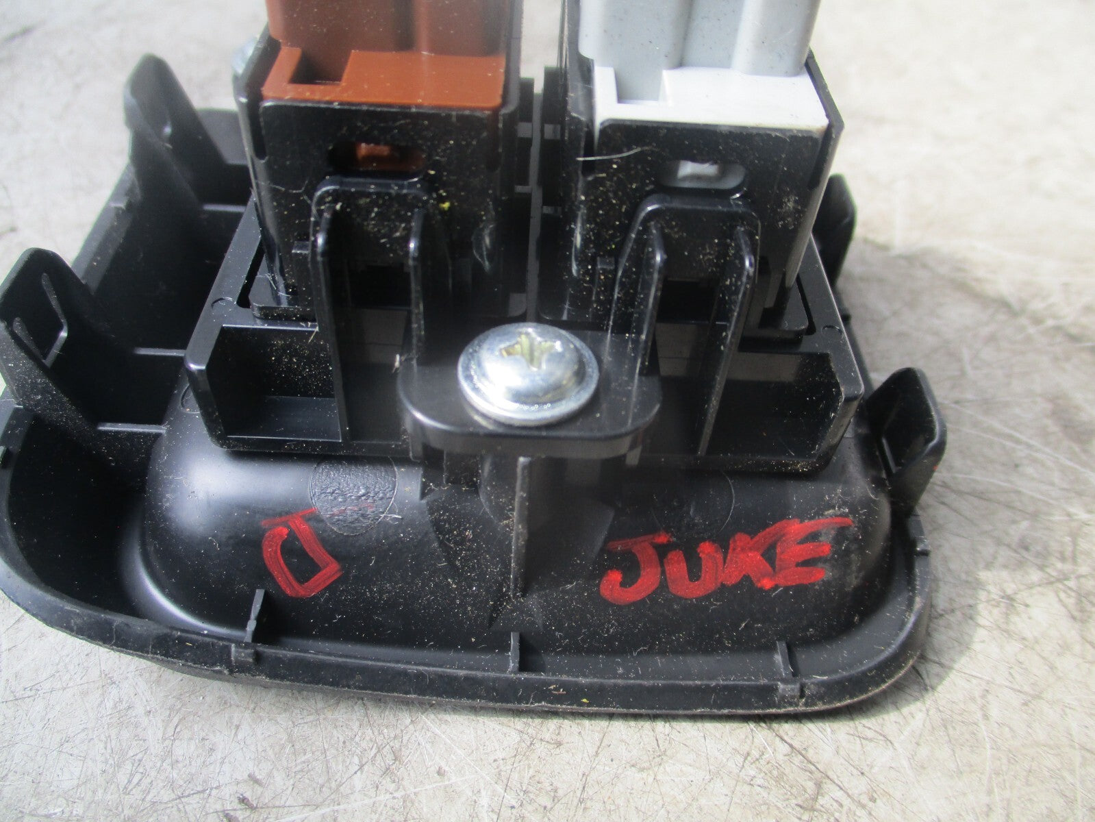 NISSAN JUKE F16 2016 HEATED SEAT CONTROL SWITCH BUTTON CENTER CONSOLE