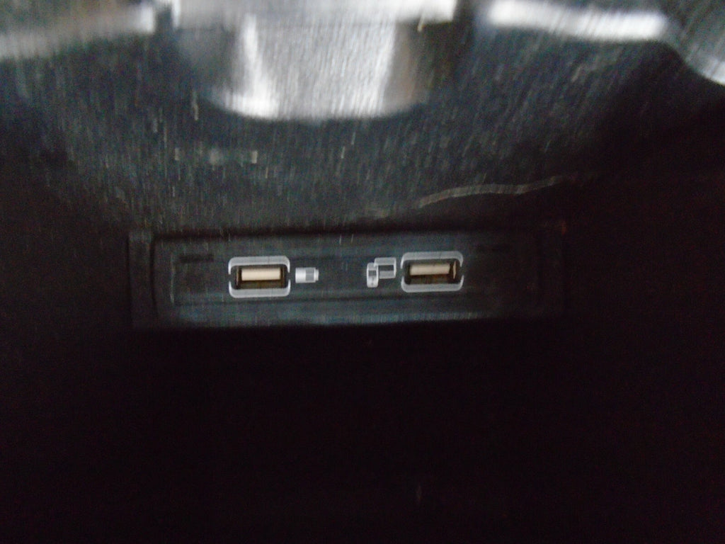 MERCEDES GLA MK1 X156 2019 CENTRE CONSOLE WITH ARM REST