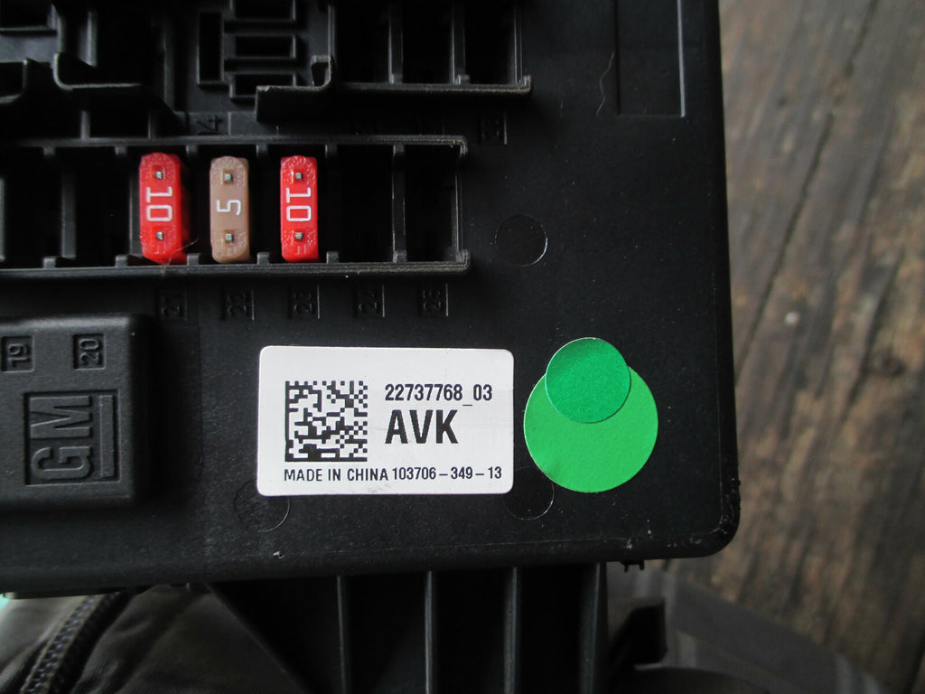 VAUXHALL INSIGNIA MK1 2015 2.0 DIESEL REAR BOOT FUSE BOARD BOX 22737768