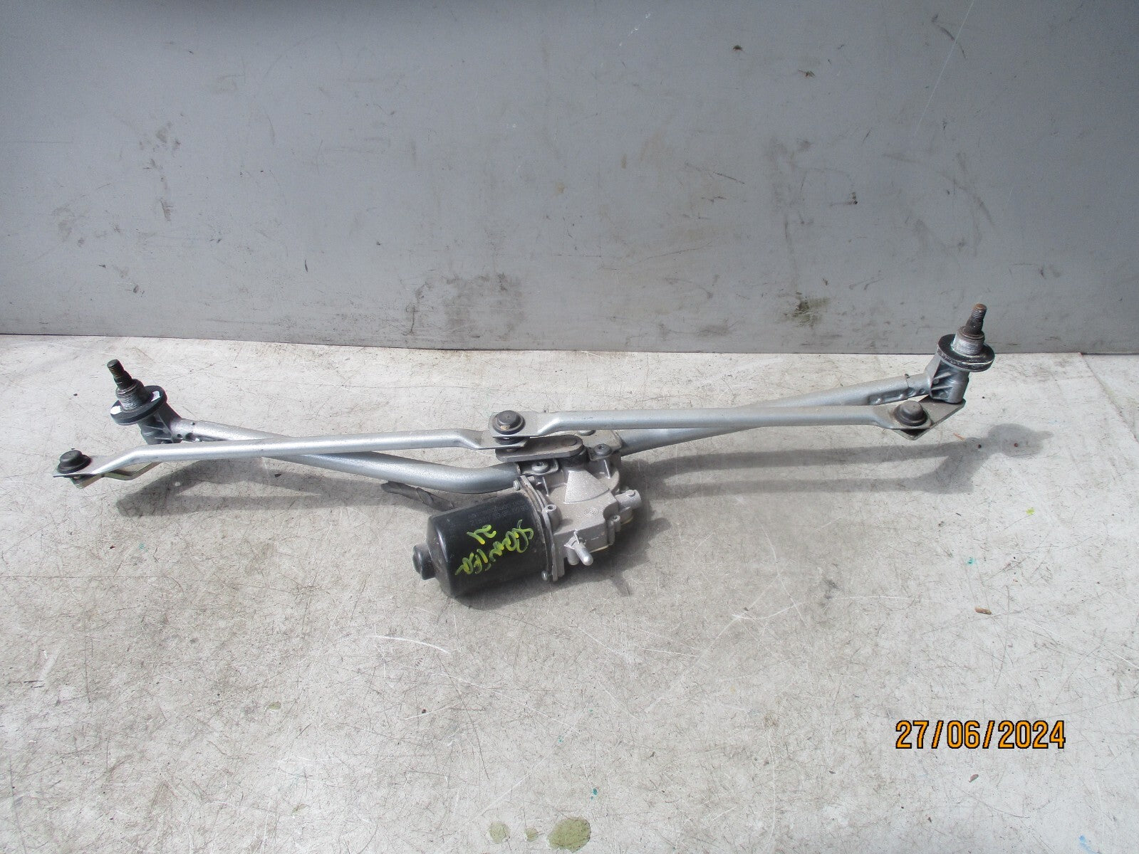 2021 MERCEDES SPRINTER W907 FRONT WINDSCREEN WIPER MOTOR LINKAGES A9108200500