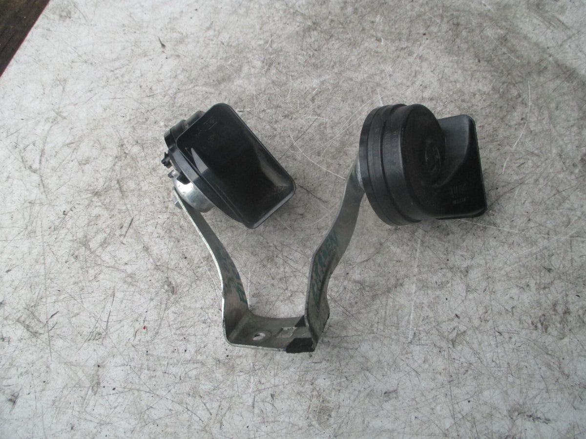 CITROEN AIRCROSS 2019 2 X TWIN DOUBLE HORN CAR HORNS SUPPORT BRACKET 002408/2012