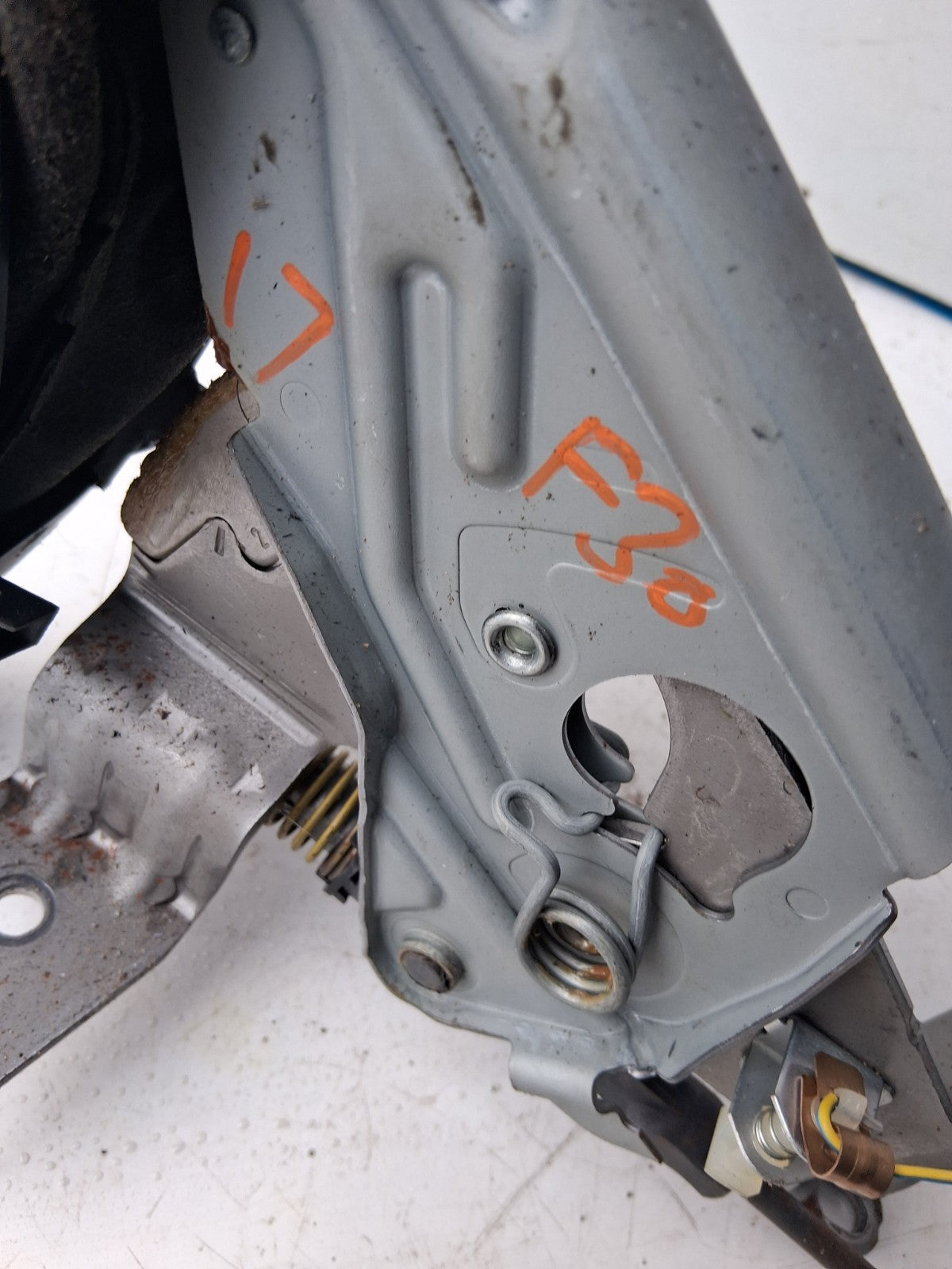 2017 BMW 3 SERIES F30 MANUAL HANDBREAK LEVER 687677501RL