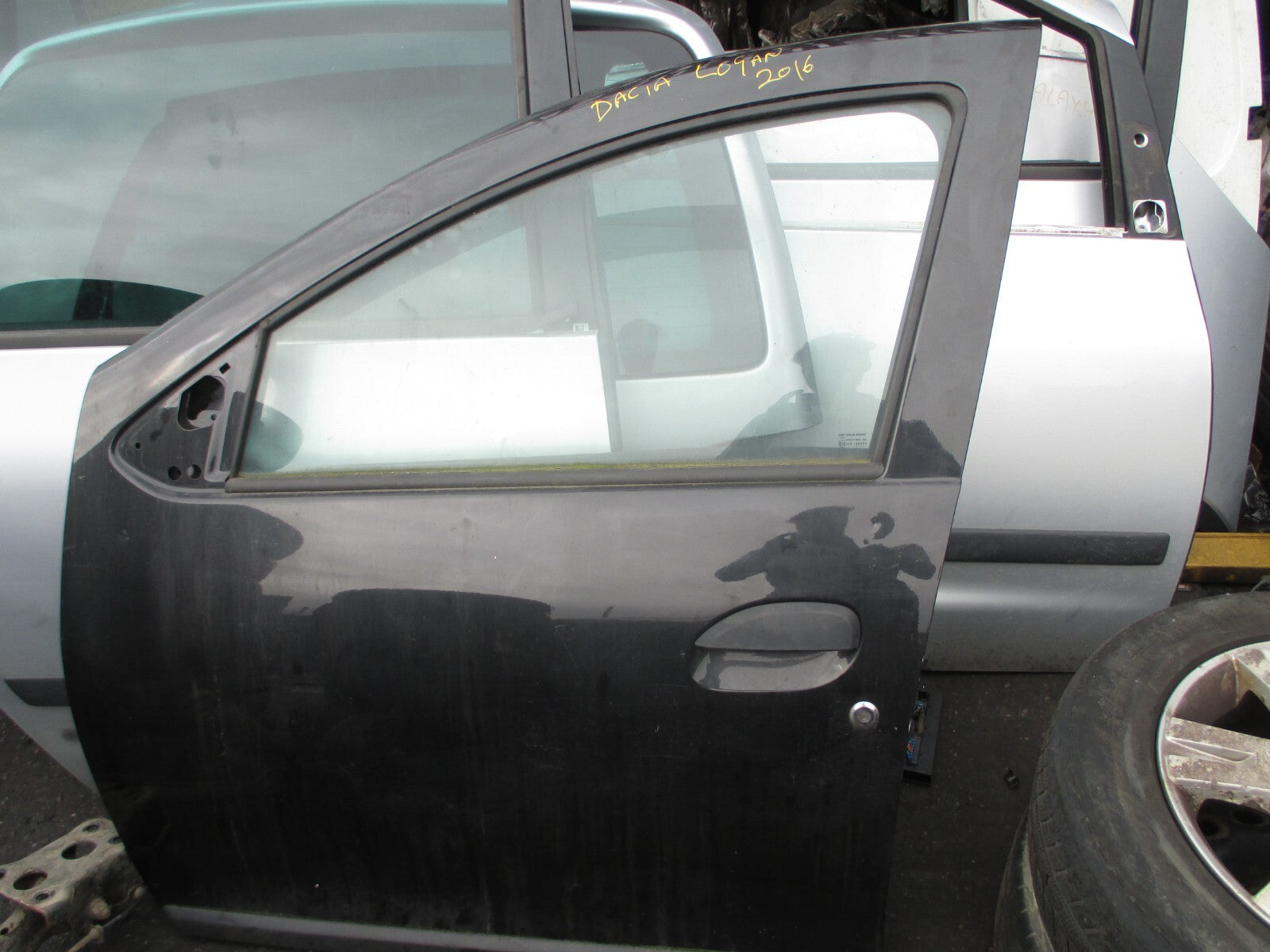 DACIA LOGAN 2016 NSF PASSENGER SIDE FRONT COMPLETE DOOR