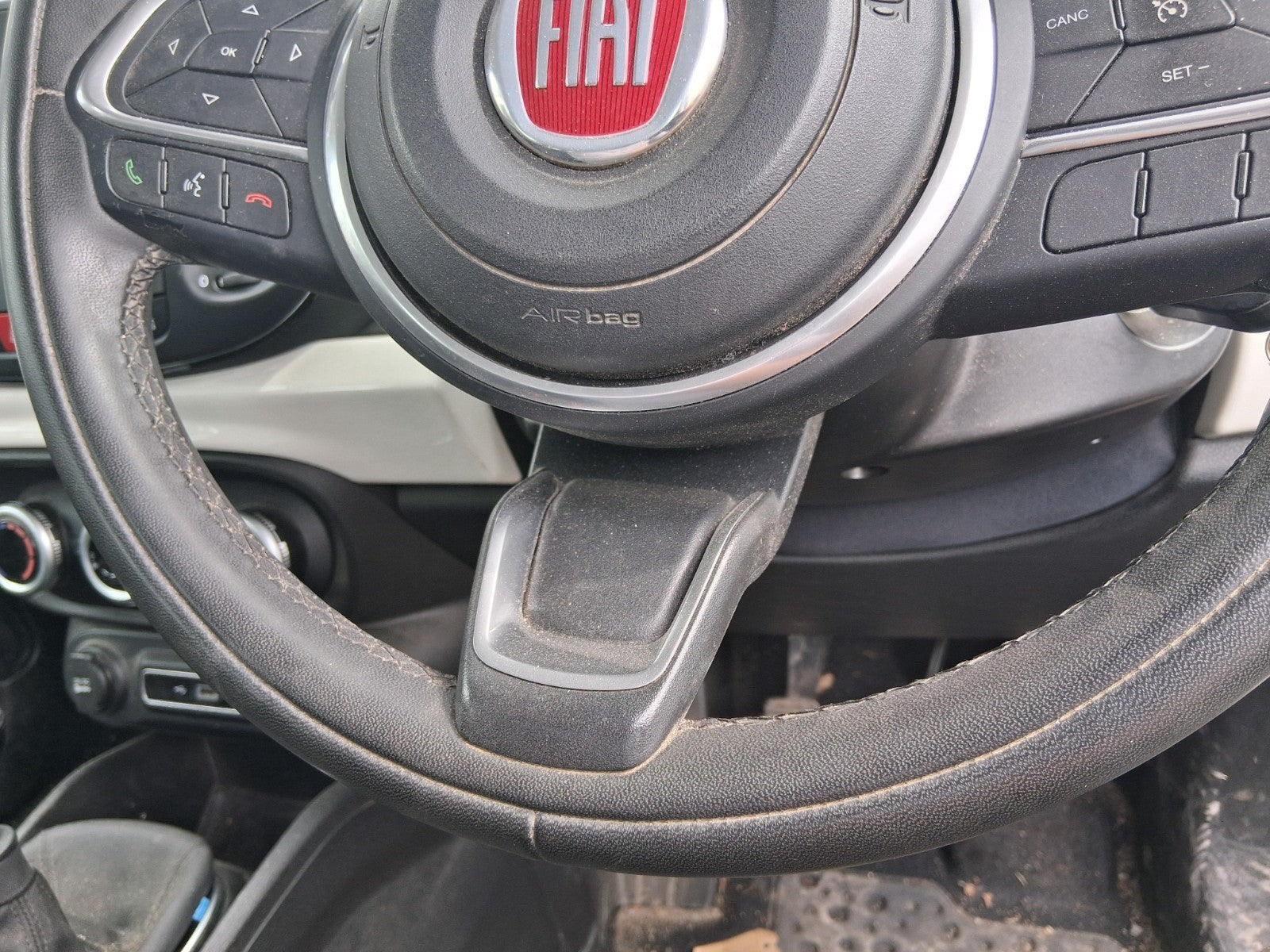 2019 FIAT 500L HATCH 3 SPOKE MULRIFUNCTION LEATHER STEERING WHEEL NO AIRBAG