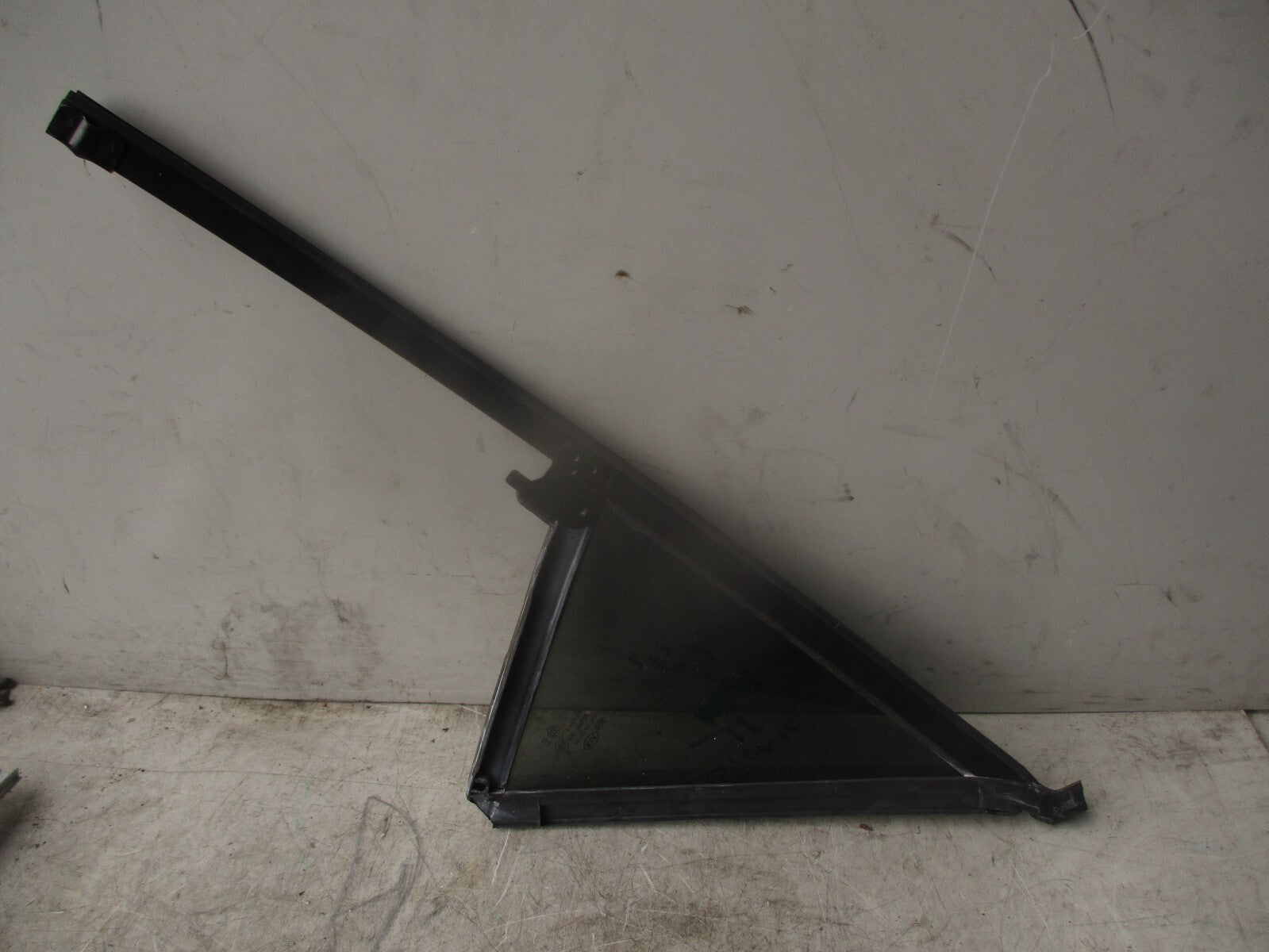 2018 KIA STONIC OSR DRIVER SIDE REAR RIGHT DOOR WINDOW QUARTER GLASS
