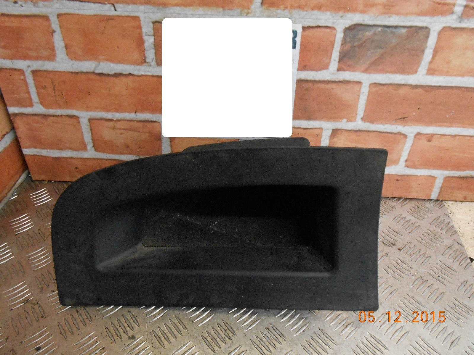 BMW Z4 E85 2004 OSR DRIVER SIDE REAR STORAGE COMPARTMENT CUBBY INSERT 7016 670