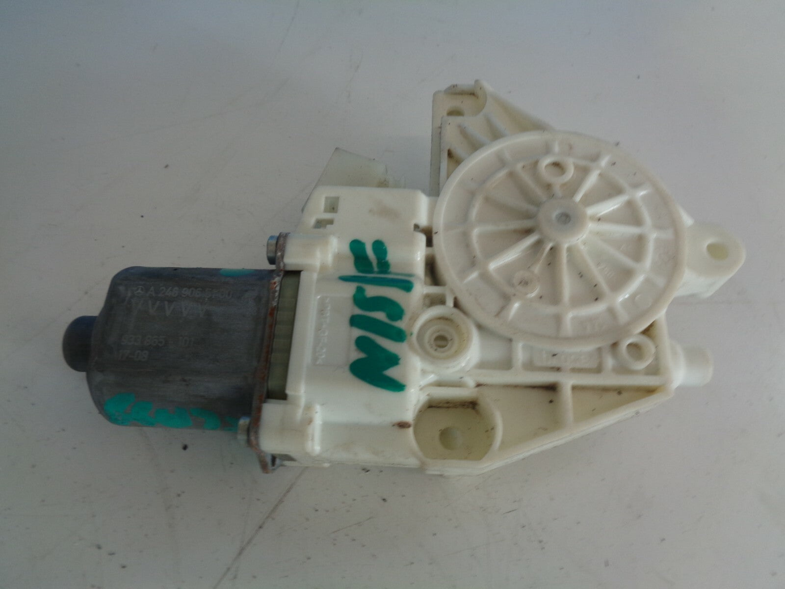 MERCEDES A-CLASS W176 2018 NSF PASSENGER FRONT WINDOW MOTOR A2469065100