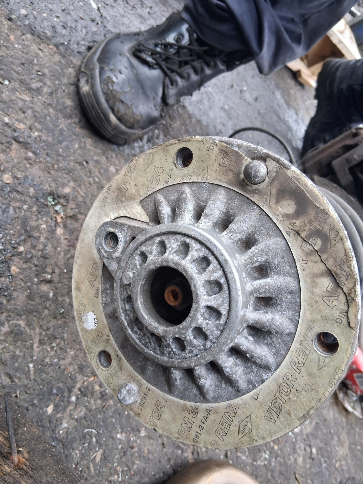 BMW 1 SERIES F20 2015 2.0 DIESEL NSF PASSENGER SIDE WHEEL HUB SHOCK LEG