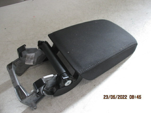 VW VOLKSWAGEN GOLF MK7 2018 CENTRE CONSOLE FABRIC ARMREST