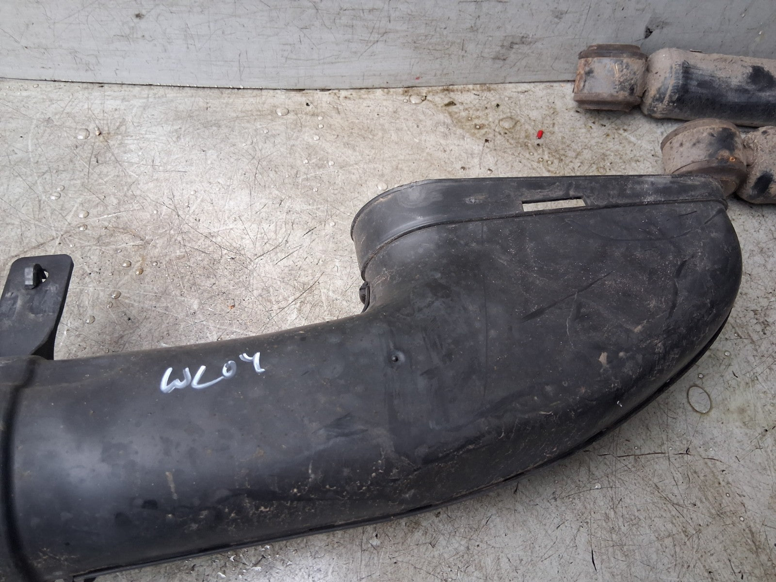 2009 MERCEDES BENZ C CLASS W204 AIR INTAKE DUCT HOSE PIPE A6510903437