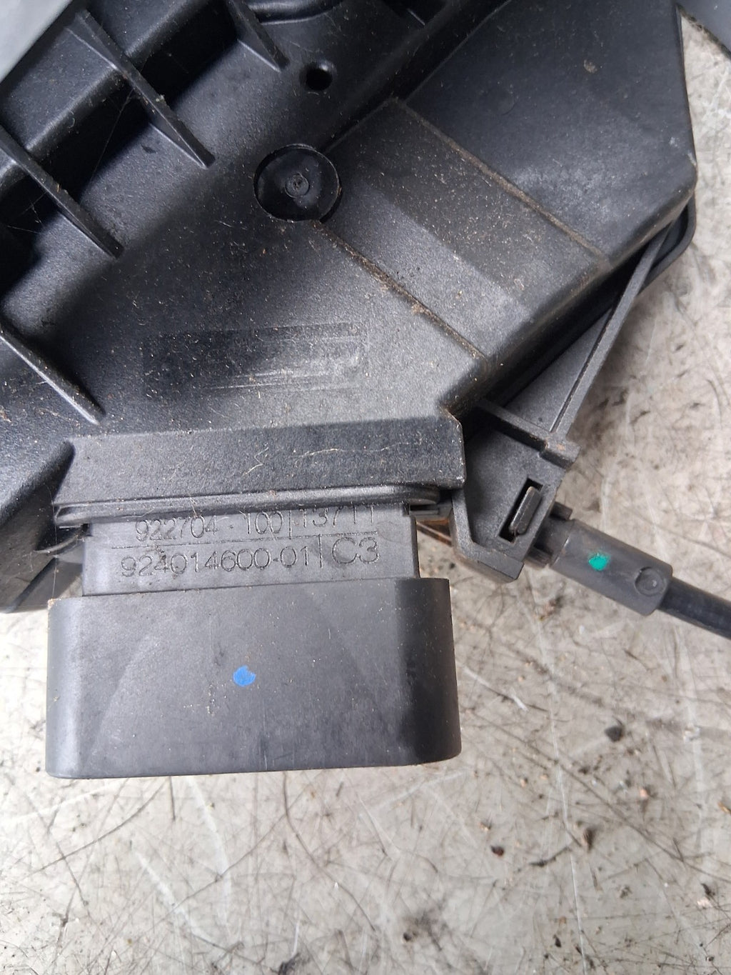 2011 FORD FOCUS DOOR LOCK CATCH MECHANISM 921758-102