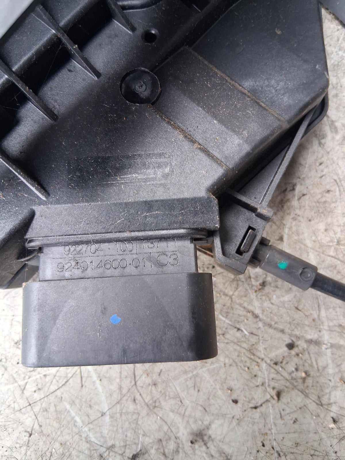 2011 FORD FOCUS DOOR LOCK CATCH MECHANISM 921758-102