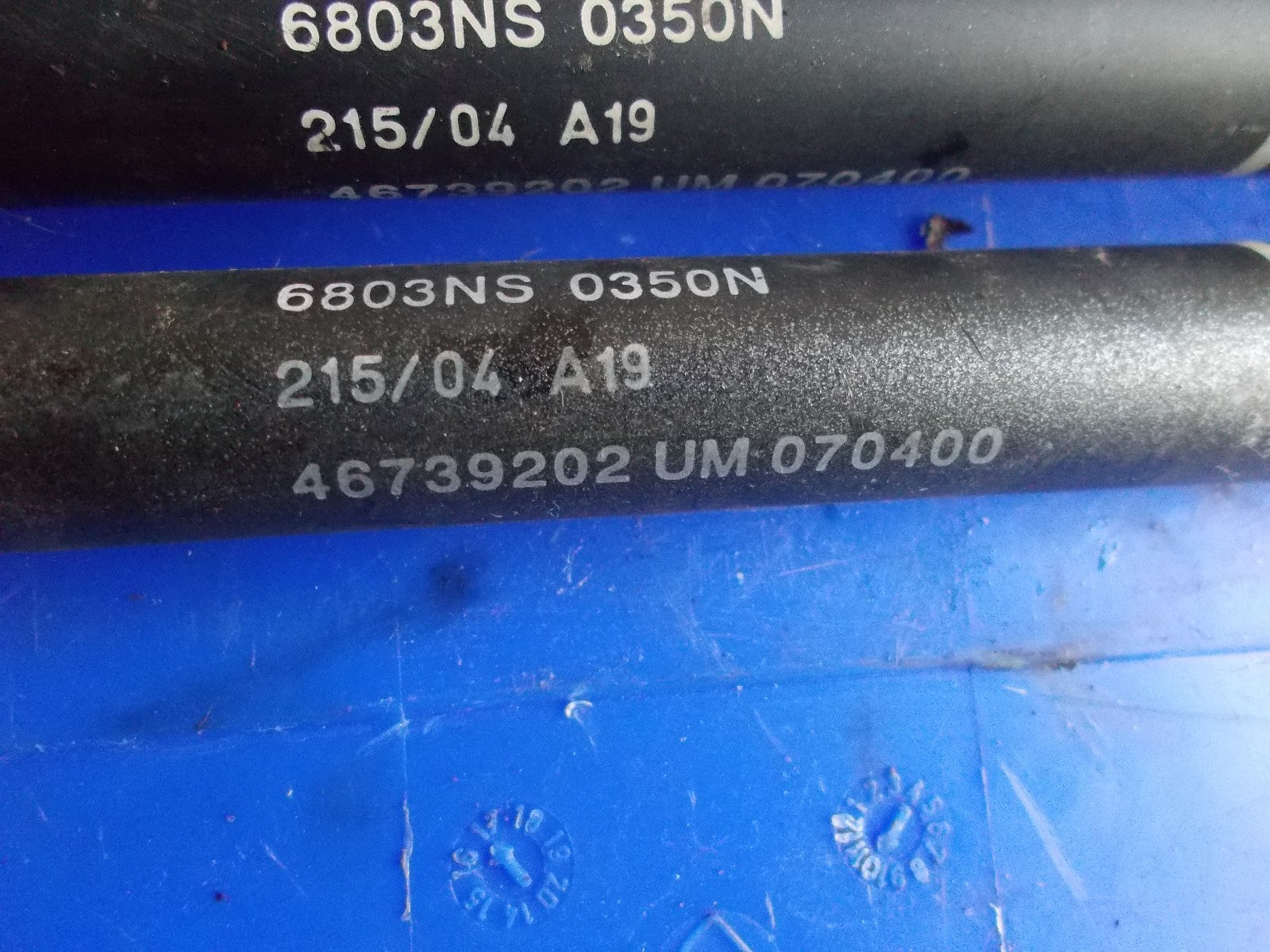 2004 ALFA ROMEO GT PAIR OF BONNET HOOD GAS STRUTS 46739202