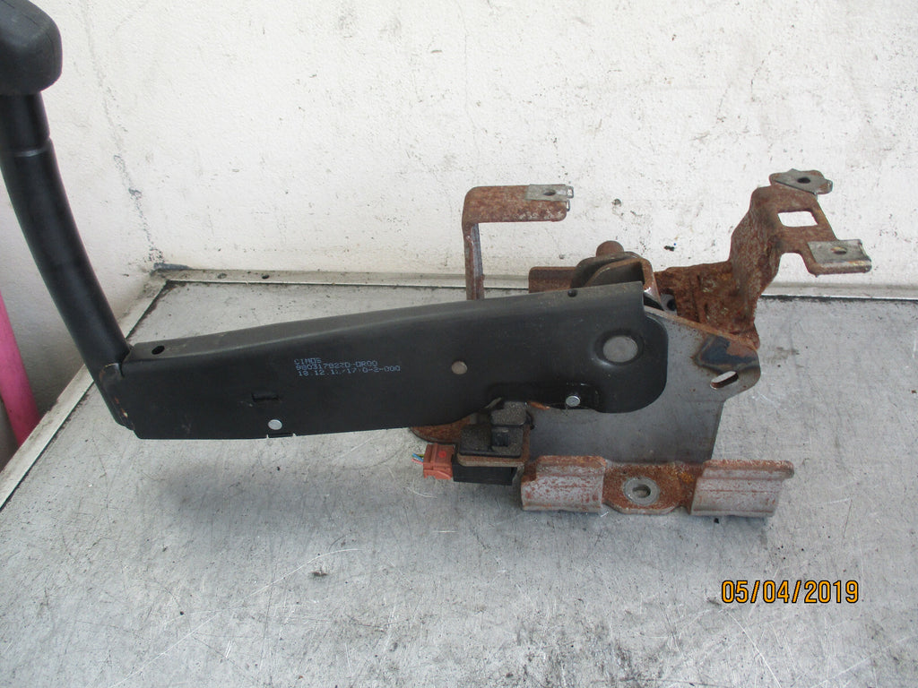 PEUGEOT 308 2011 HAND BRAKE LEVER 98031782ZD