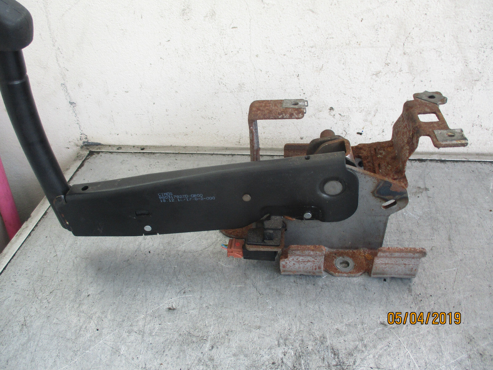 PEUGEOT 308 2011 HAND BRAKE LEVER 98031782ZD