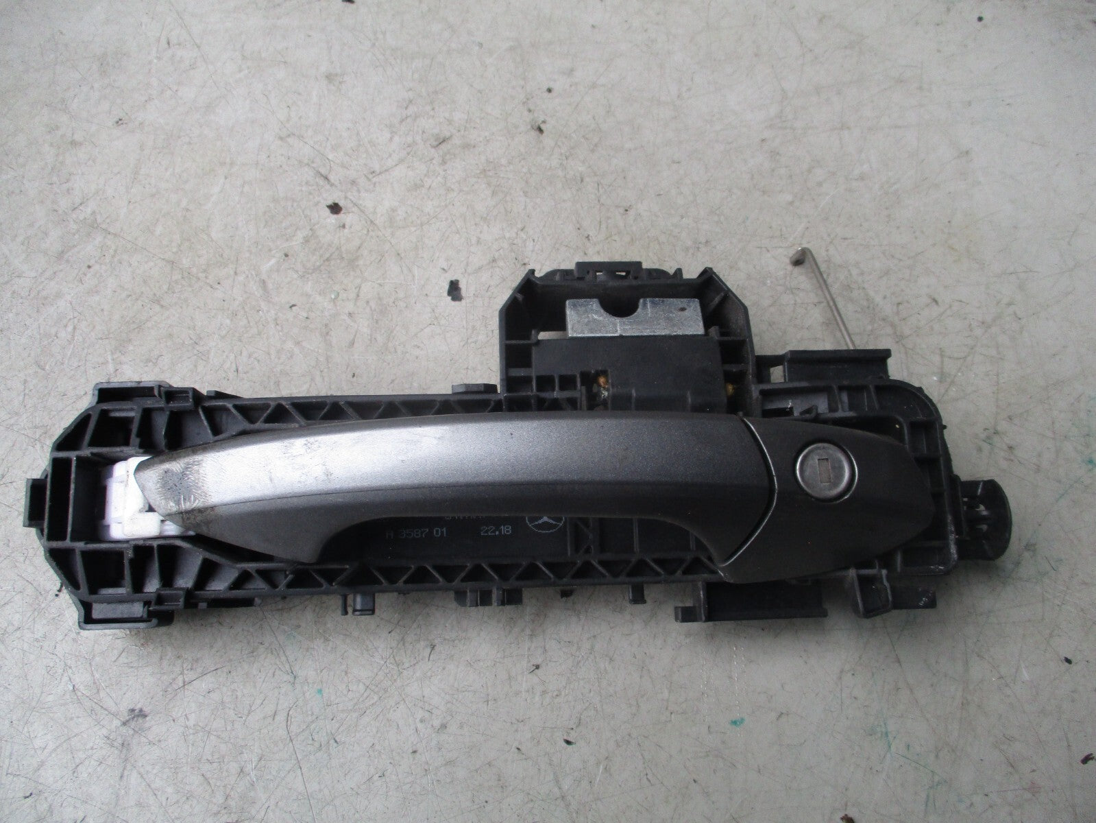 2014 MERCEDES BENZ C CLASS W204 OS FRONT DRIVER SIDE DOOR HANDLE A2047602234