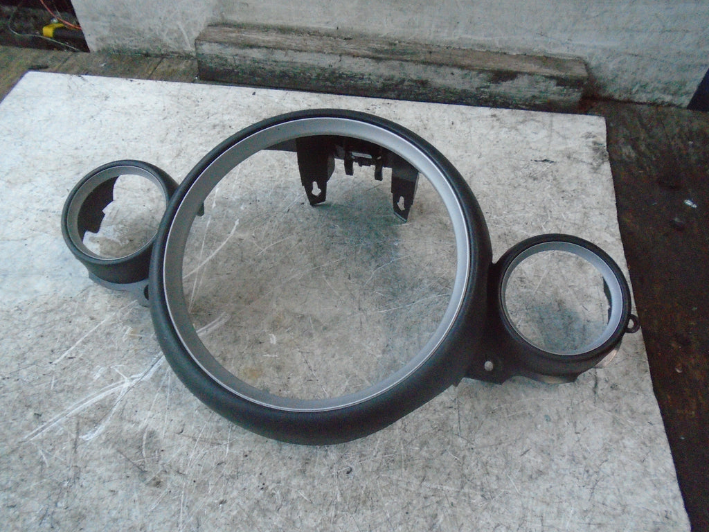 MINI COOPER 2010 R56 DASHBOARD SPEEDO CLUSTER SURROUND TRIM