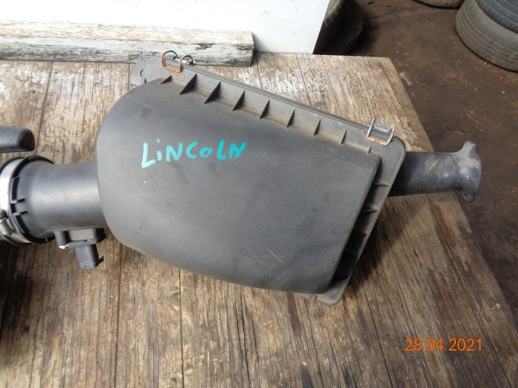 FORD LINCOLN TOWN CAR 2006 AIR INTAKE FILTER BOX PLASTIC TUBE PIPE MAF ASSEMBLY