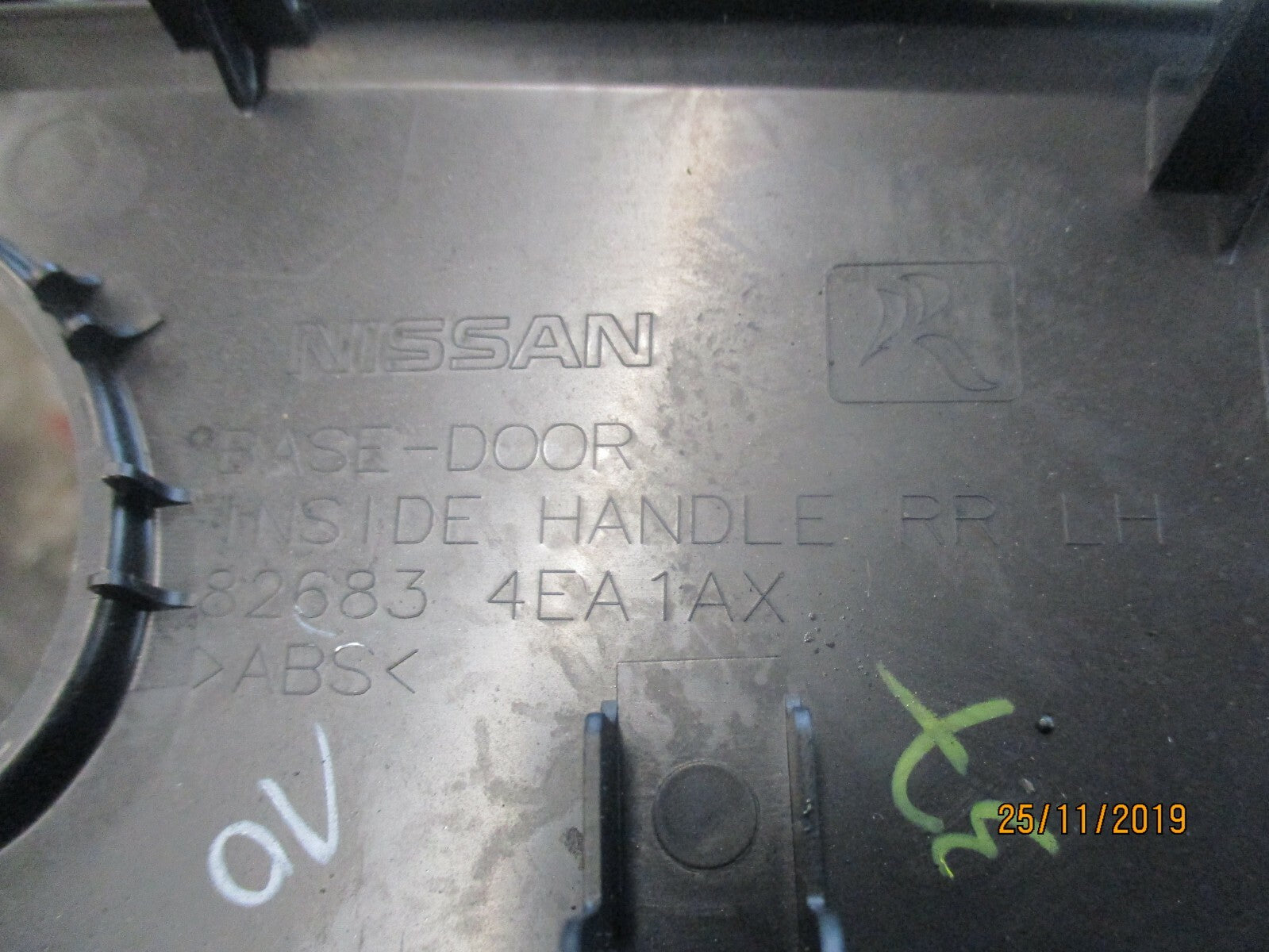 NISSAN QASHQAI J11 MK2 NSR PASSENGER SIDE REAR DOOR SURROUND TRIM 826834EA1AX