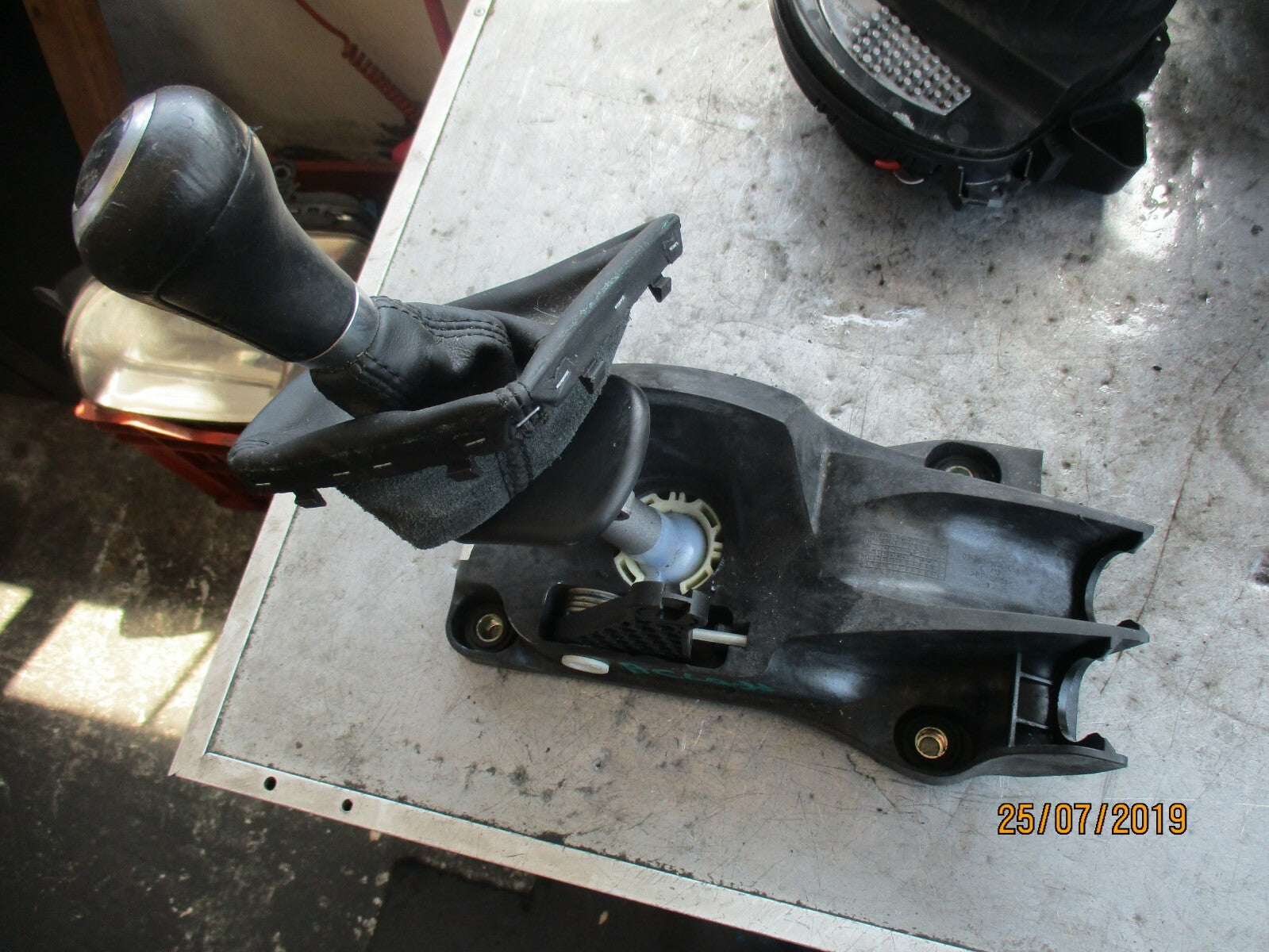MERCEDES A CLASS W176 1.5 DIESEL 6 SPEED MANUAL GEAR SELECTOR & KNOB A1763600209