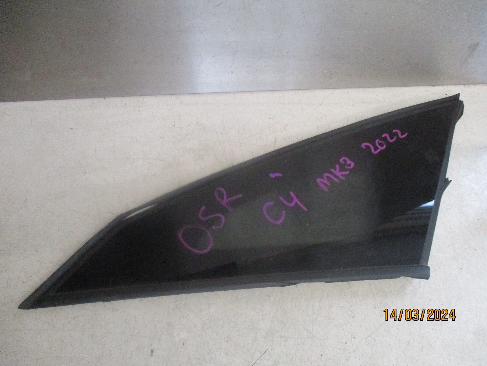 CITROEN C4 MK3 2022 OSR DRIVER SIDE REAR QUARTER WINDOW GLASS TINTED