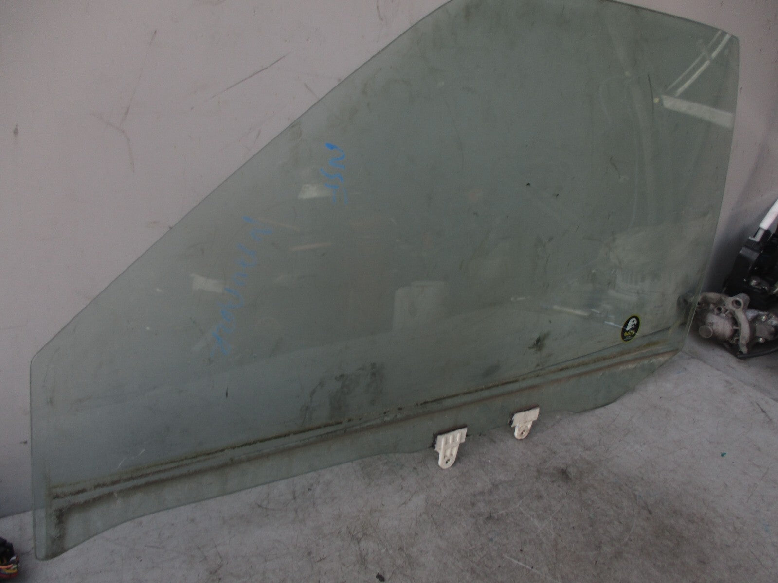 2002 NISSAN NAVARA D22 NSF PASSENGER FRONT WINDOW GLASS