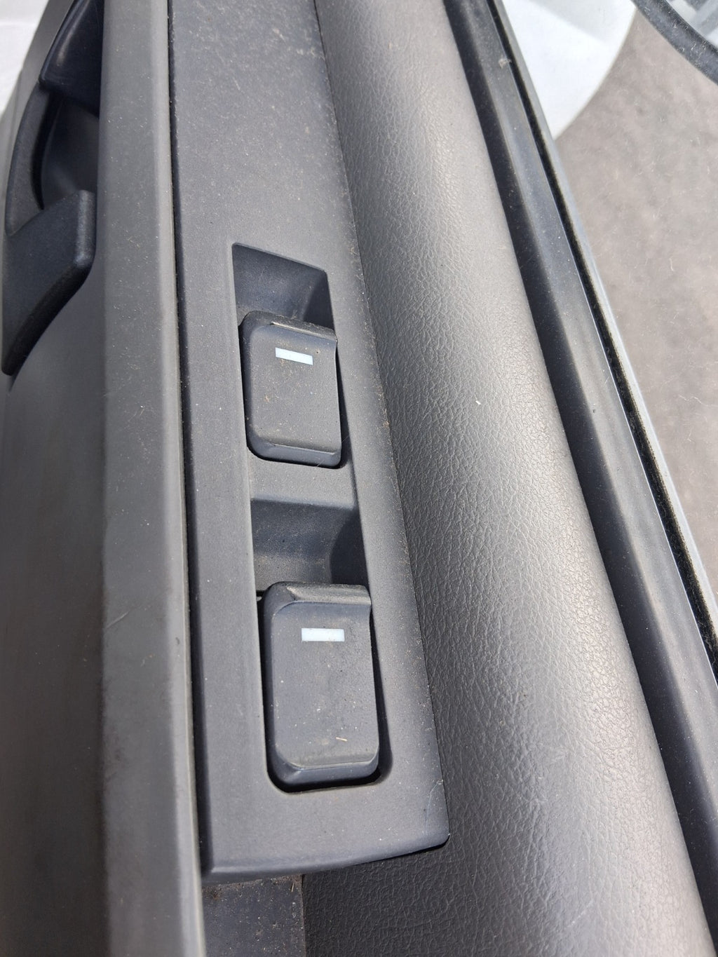 2020 SAIC LDV V80 OSF DRIVER SIDE FRONT RIGHT WINDOW CONTROL SWITCH