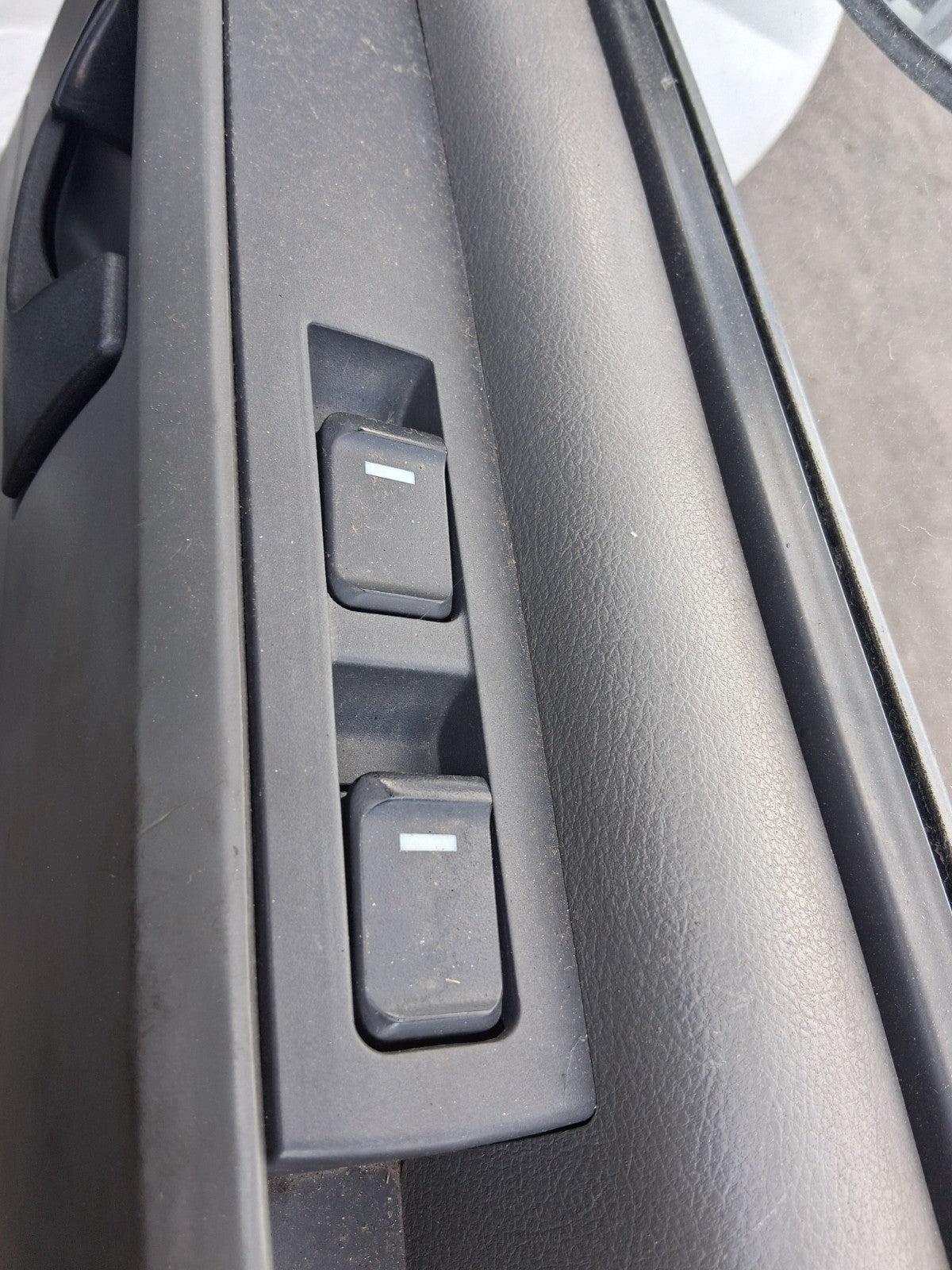 2020 SAIC LDV V80 OSF DRIVER SIDE FRONT RIGHT WINDOW CONTROL SWITCH