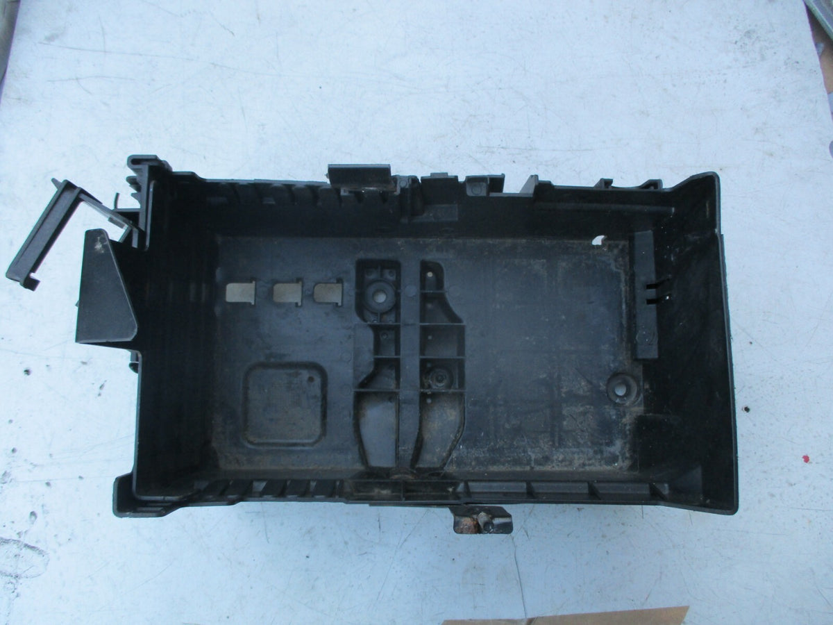 VAUXHALL ASTRA J MK6 2013 ENGINE BAY BATTERY TRAY COMPARTMENT 13308434 13354420