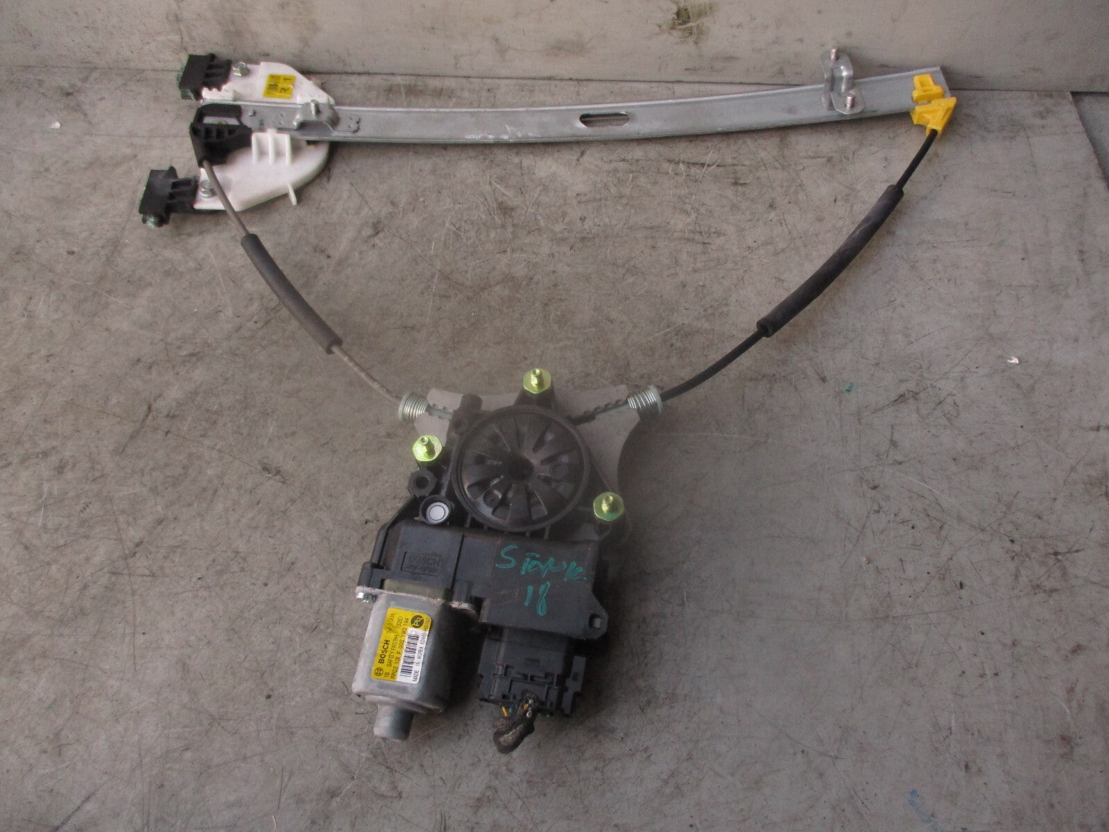 2018 KIA STONIC OSF DRIVER SIDE FRONT RIGHT WINDOW MOTOR REGULATOR 82460H8010